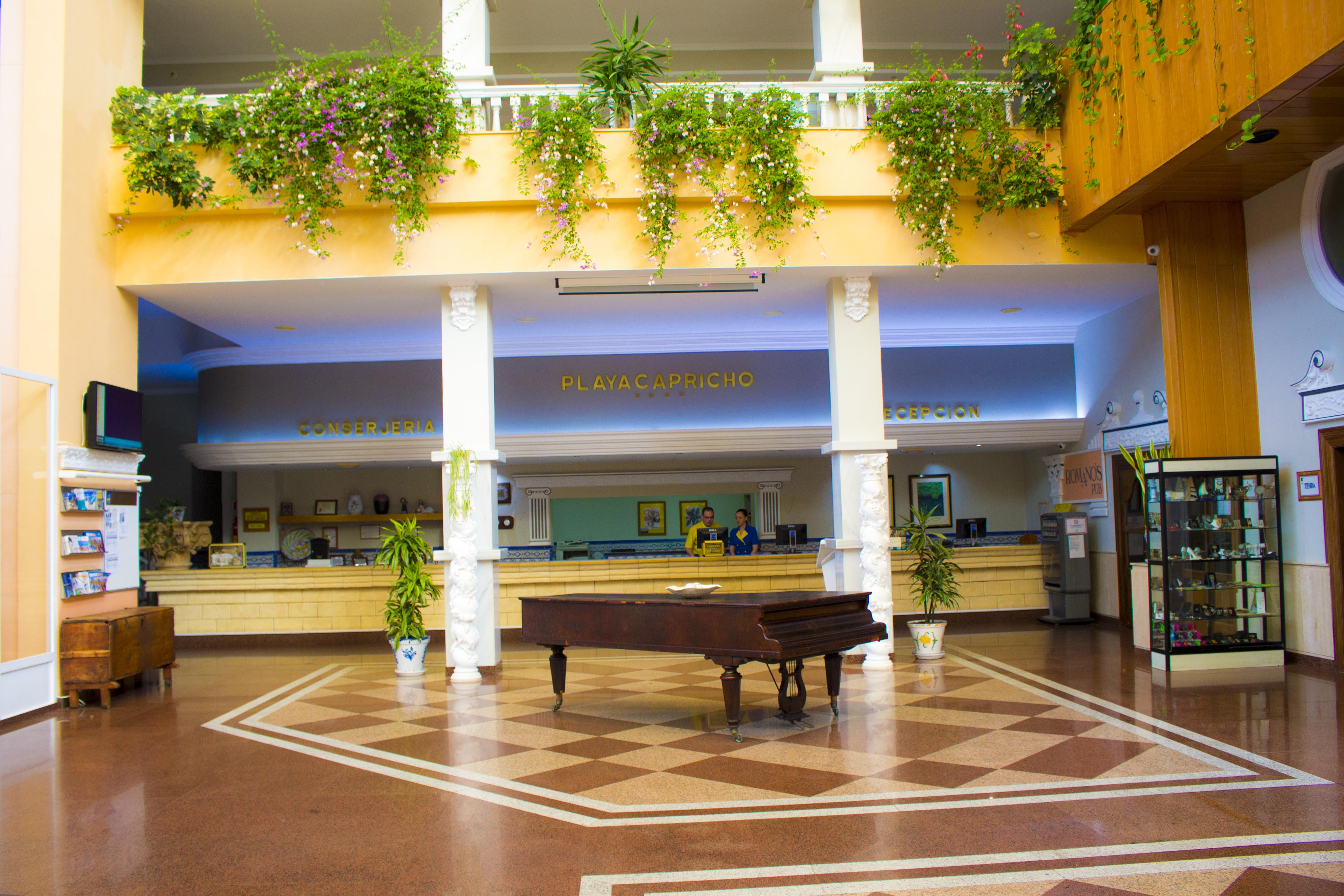 Playacapricho Hotel Roquetas de Mar Bagian luar foto
